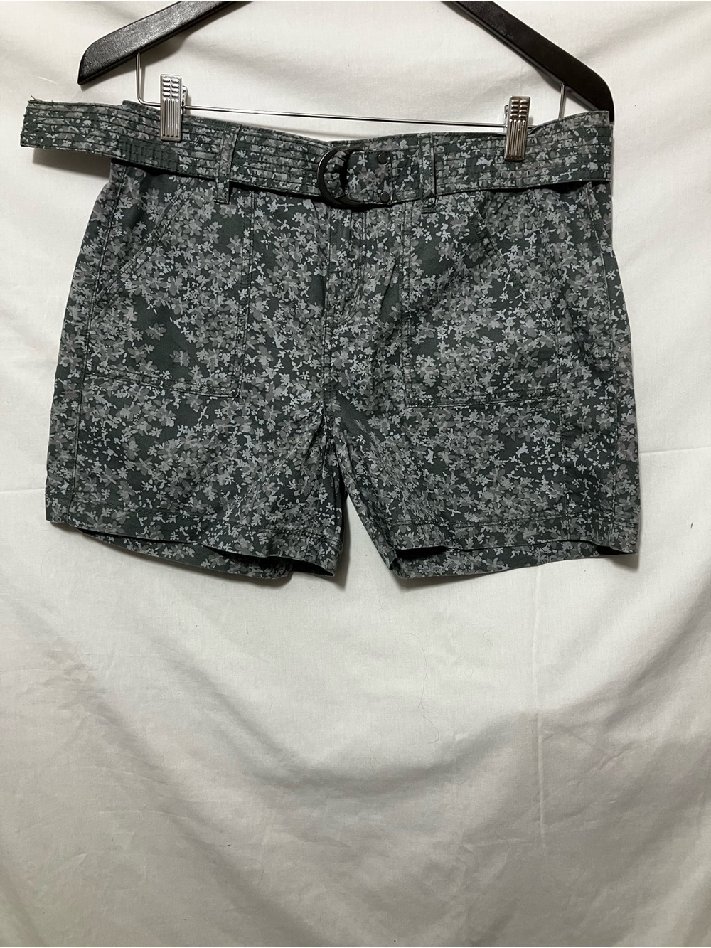 Calvin Klein Jeans Women's Dark Green Floral Flat Front Shorts with Belt
